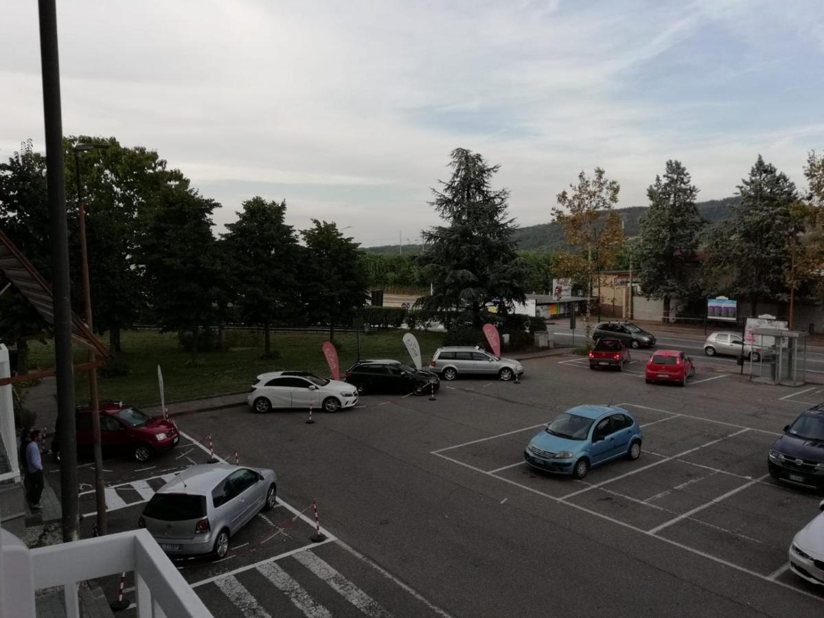 Good Morning Shopping Bed and Breakfast Serravalle Scrivia Eksteriør billede